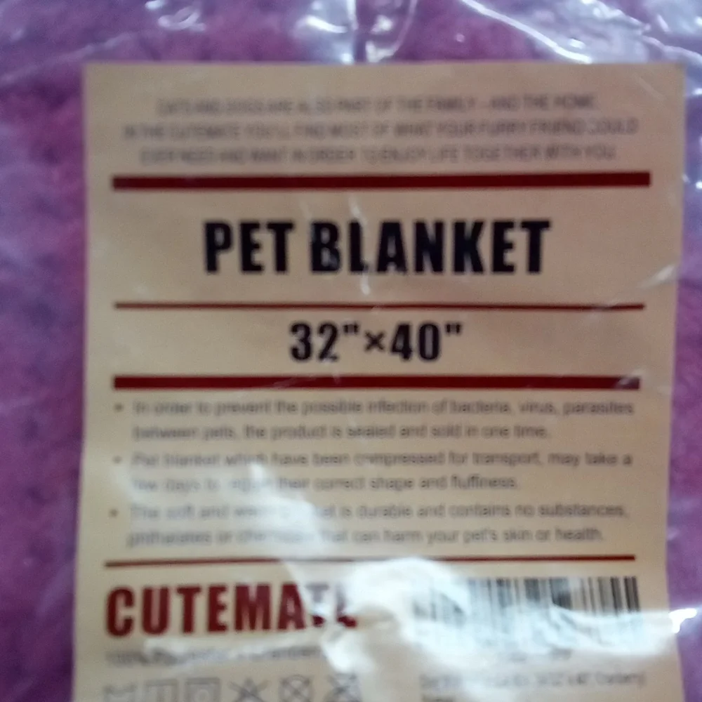 Dog blanket 32 x 40 - Picture 2 of 2